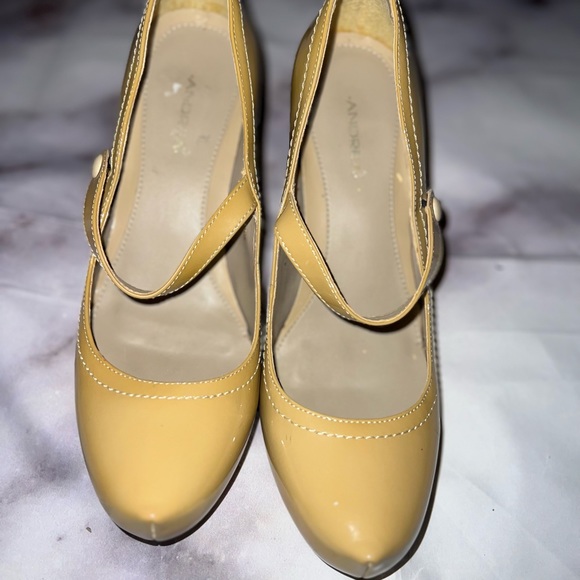 Andrea woman’s patent Mary Jane styled leather heels - Picture 3 of 14